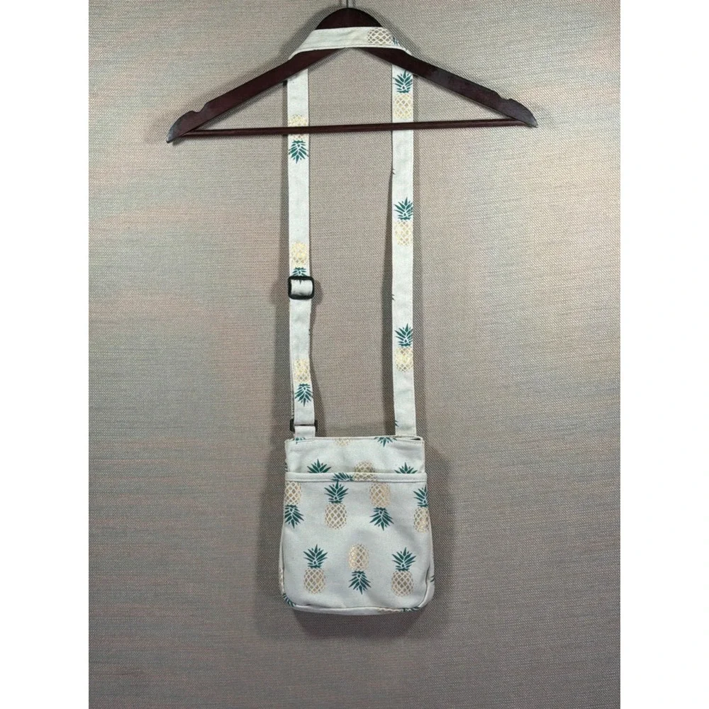 KAVU Keeper Crossbody Bag Canvas Pineapple Print‎ Tropical Shoulder Purse Cream